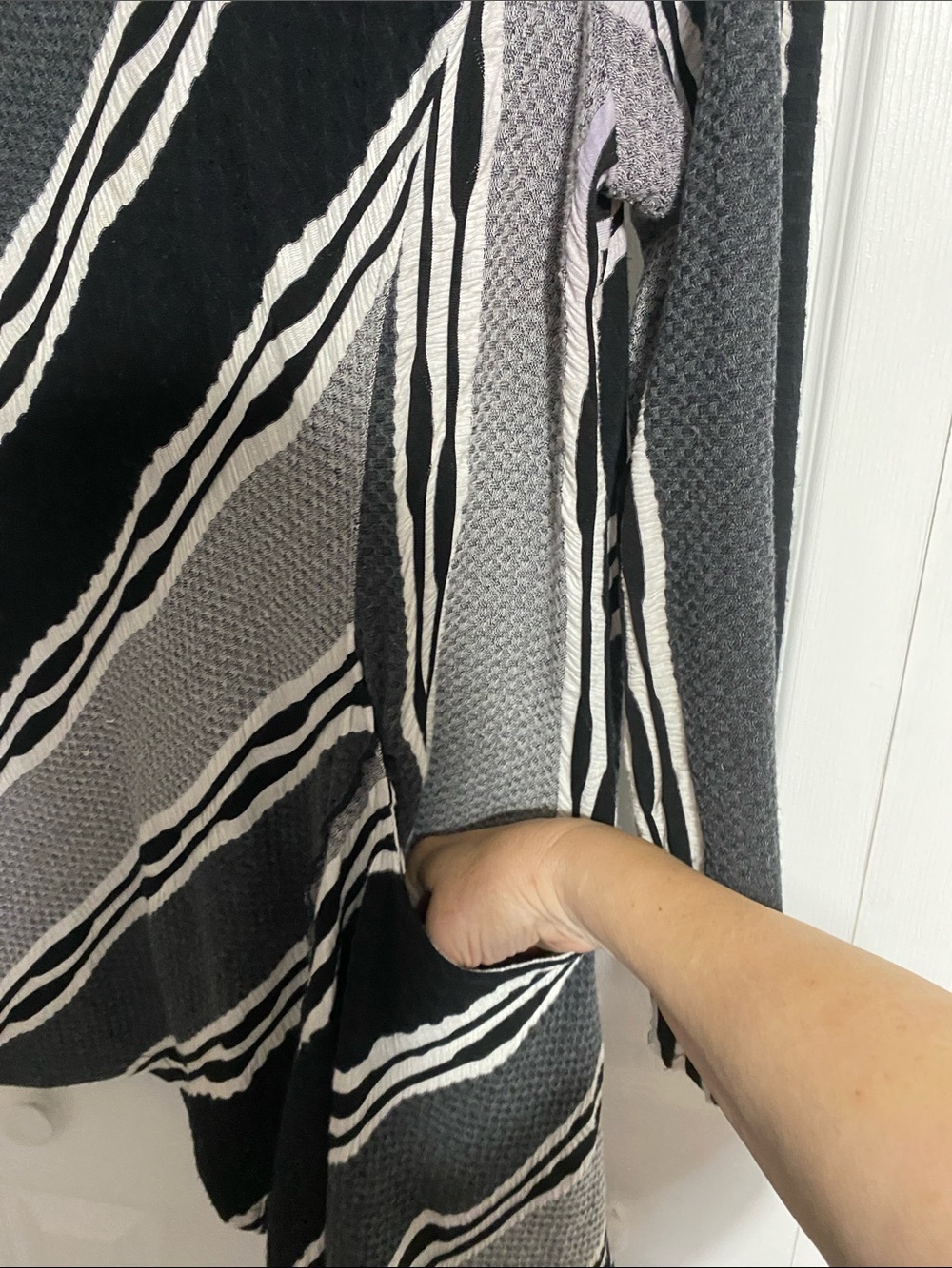 Moonlight by Y & S Black & off White Wearable Art Blouse Shirt Top size LARGE - Picture 6 of 14